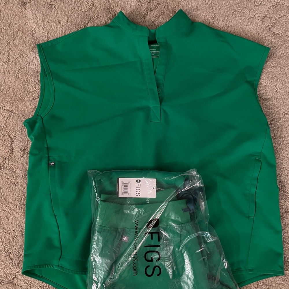 Figs Evergreen medium petite set